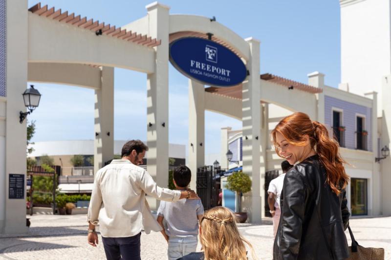 From Lisbon: Freeport Outlet Shopping 1 Day