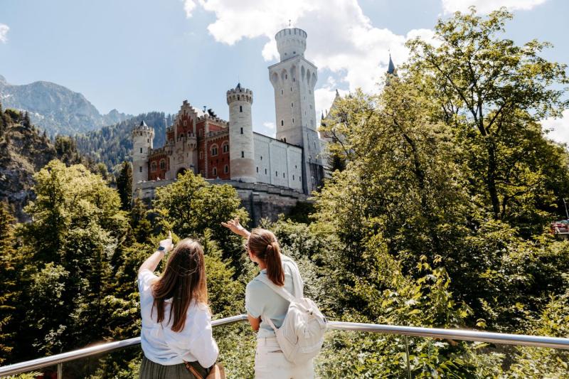 From Munich: Neuschwanstein & Linderhof Royal Castle Tour Skip-the-Line Full Day