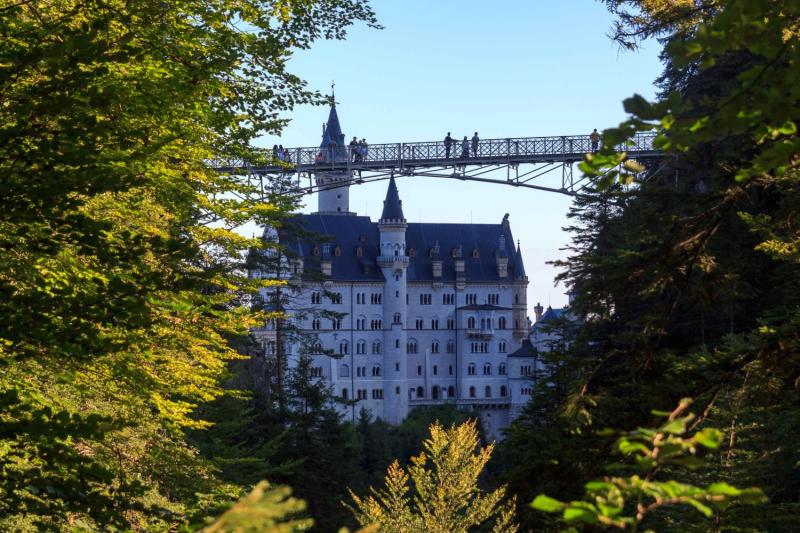 From Munich: Neuschwanstein & Linderhof Premium Tour Royal Selection Skip-the-Line Full Day