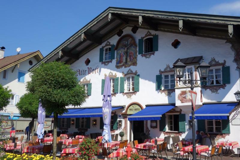 From Munich: Neuschwanstein & Linderhof Premium Tour Royal Selection Skip-the-Line Full Day