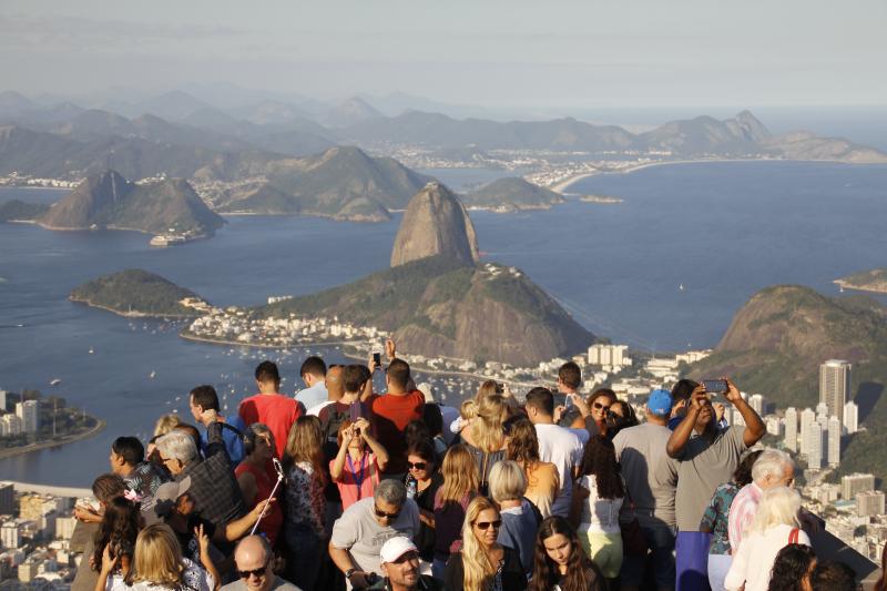 Rio de Janeiro: Christ Redeemer by Train & Maracanã Tour: Skip-the-line