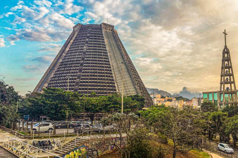 Final stop: the Metropolitan Cathedral with its unconventional pyramidal form