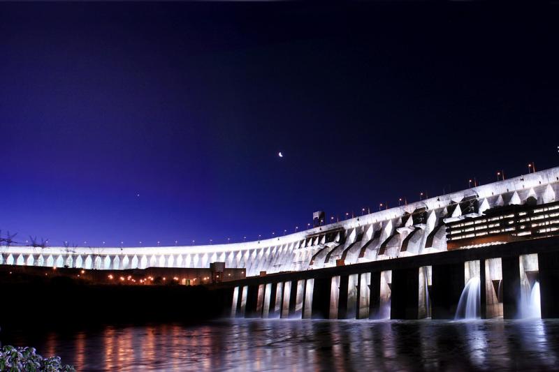 Foz do Iguaçu: Itaipu Lights - Evening Tour