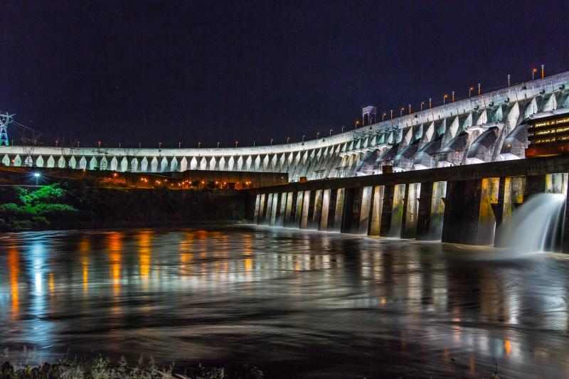 Foz do Iguaçu: Itaipu Lights - Evening Tour