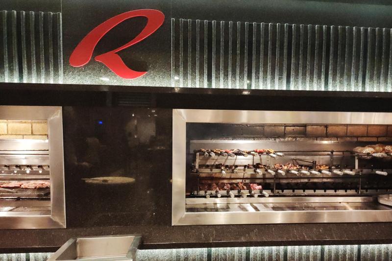 Foz do Iguaçu: Rafain Barbecue Dinner & Latin American Show Experience