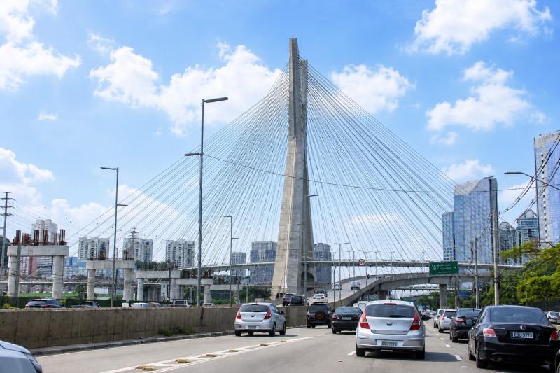 The famous Octavio Frias de Oliveira Bridge