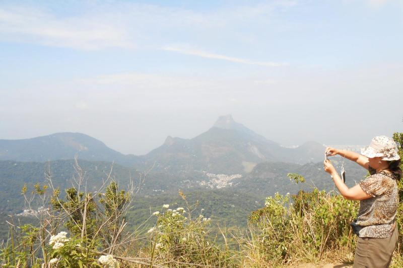 Rio de Janeiro: Tijuca Peak Hiking Adventure & Waterfall Experience