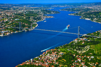 Istanbul: Bosphorus Dinner Cruise & Turkish Night Show