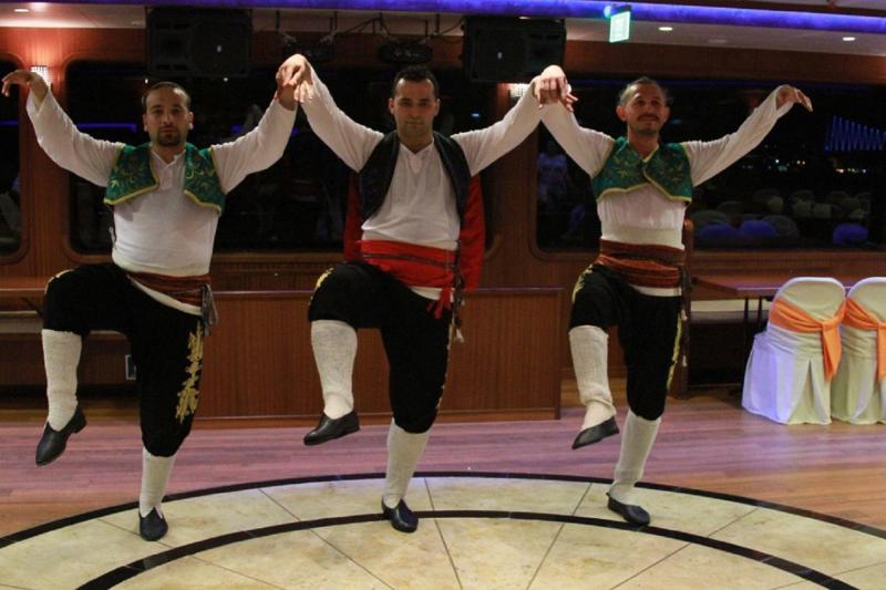 Istanbul: Bosphorus Dinner Cruise & Turkish Night Show