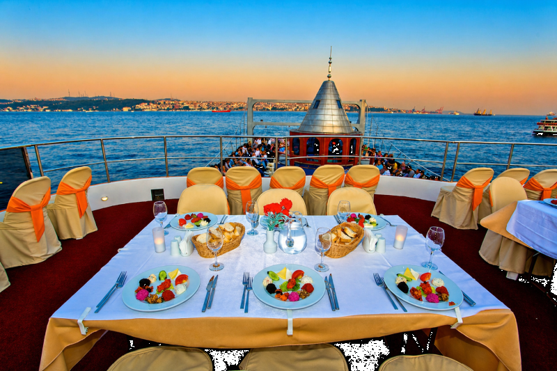 Istanbul: Bosphorus Dinner Cruise & Turkish Night Show