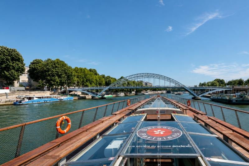 Paris: Lunch at the Eiffel Tower, Seine Cruise and City Tour