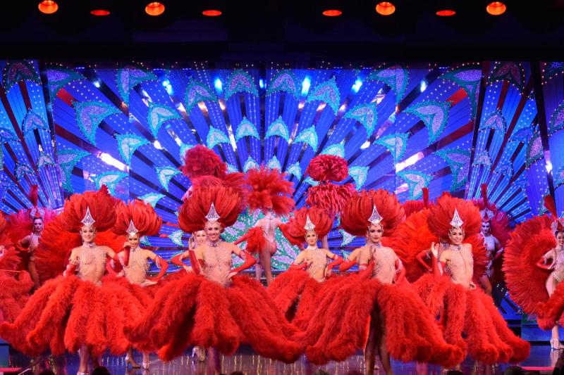 Paris: Dinner at the Eiffel Tower, Seine Cruise and Moulin Rouge Show with a Glass of Champagne