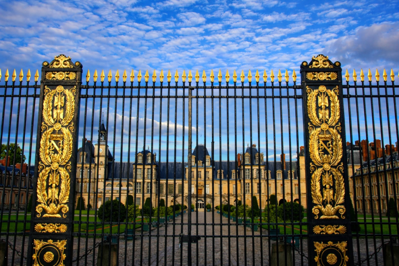 Fontainebleau entrance