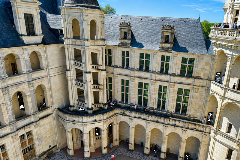 From Paris: All Day Guided Tour of the Loire Valley Castles from Paris