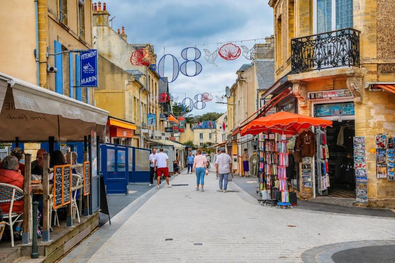 From Paris: Full-Day Private Guided Normandy D-Day Landing Beaches Tour with Lunch (1-7 Persons)