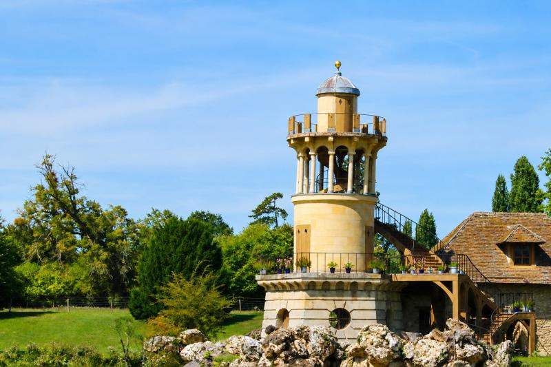 From Paris: Versailles Extended Guided Tour of the Palace, Gardens, Trianons and Queen's Hamlet