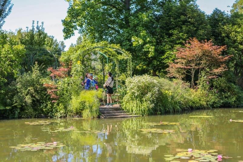 From Paris: Half Day Guided Tour of Giverny and Monet's Gardens
