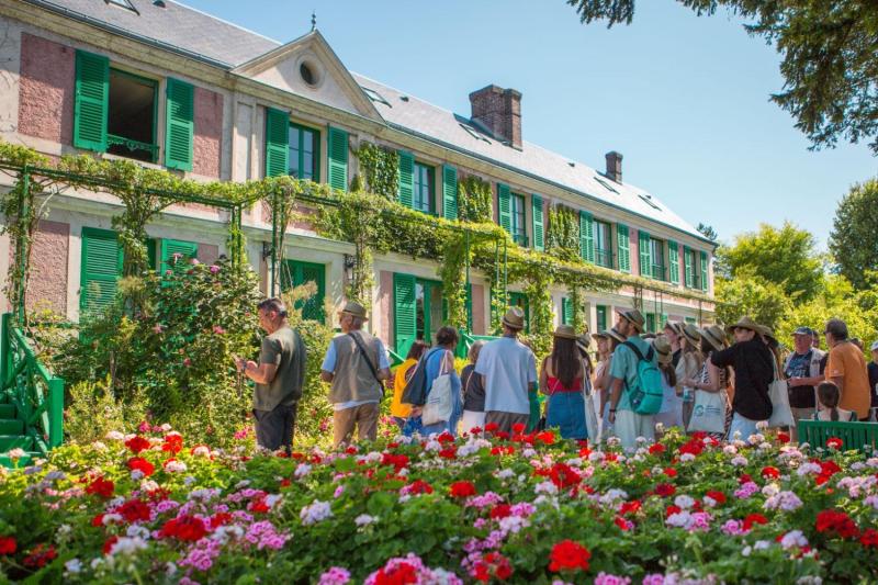 From Paris: Half Day Guided Tour of Giverny and Monet's Gardens