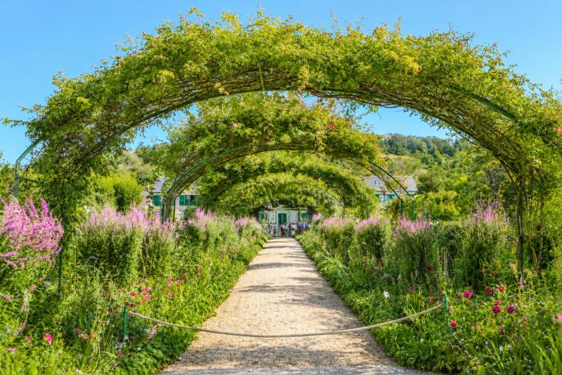 From Paris: Half Day Guided Tour of Giverny and Monet's Gardens