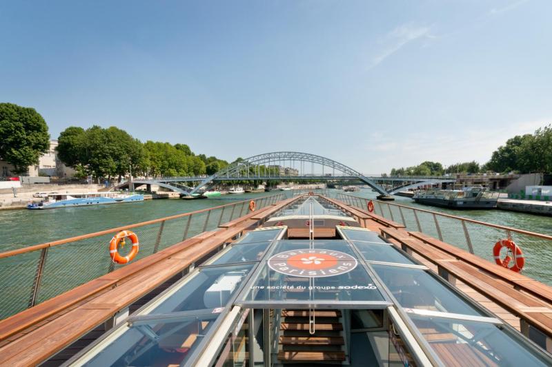 Paris: Audio Guided Visit to the Eiffel Tower (Reserved Access) and Cruise Ticket