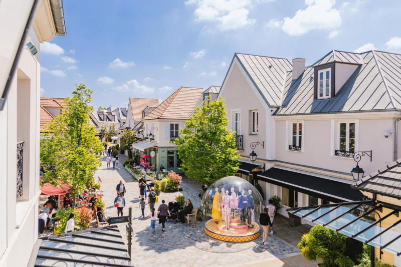 From Paris: Round-Trip Transportation to La Vallée Village®