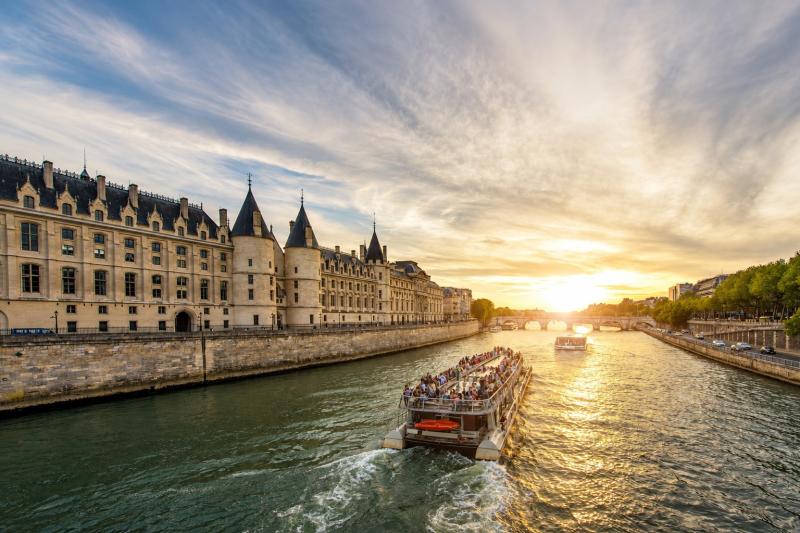 Paris: Audio Guided Visit to the Eiffel Tower 3rd Floor (Reserved Access) and Seine Cruise
