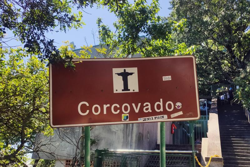 Fresh air, waterfalls and plants. Hiking is definetly a great alternative way to Corcovado