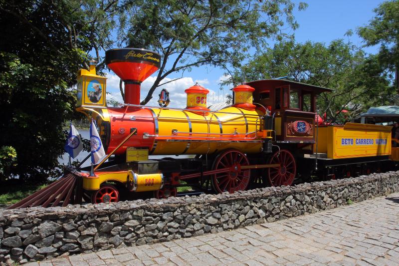 From Balneário Camboriú: Beto Carrero World Theme Park Day Trip: Full Day