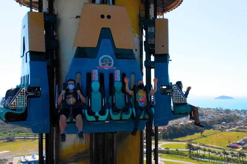 From Balneário Camboriú: Beto Carrero World Theme Park Day Trip: Full Day