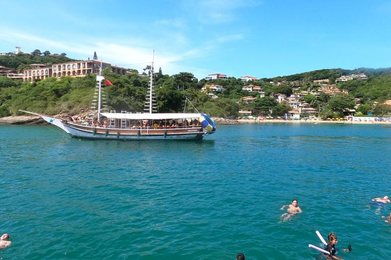 Búzios: Schooner Cruise Around the Peninsula & Swimming Stops