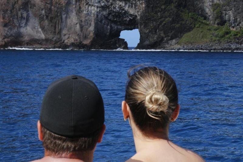 Fernando de Noronha: Boat Cruise & Sancho Bay Swimming Experience