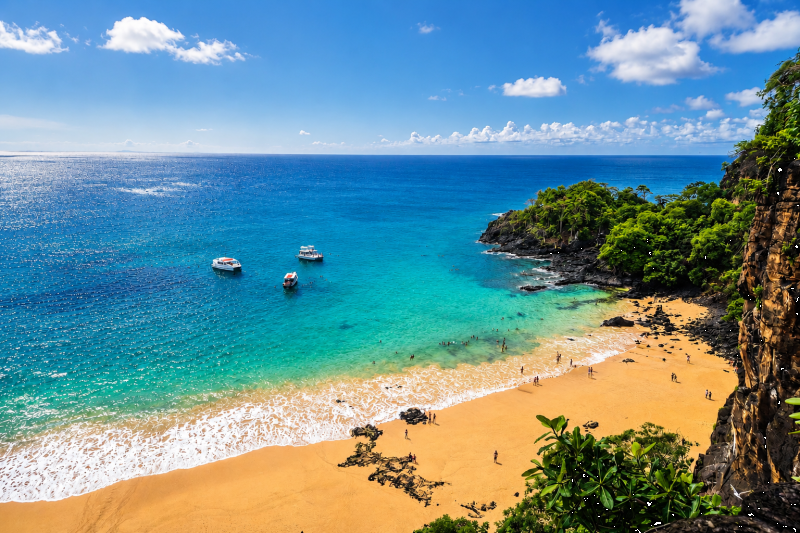 Fernando de Noronha: Costa dos Mirantes Trail & Sancho Beach Tour in Portuguese