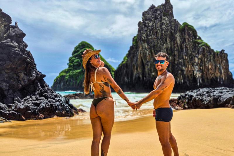 Fernando de Noronha: Costa dos Mirantes Trail & Sancho Beach Tour in Portuguese