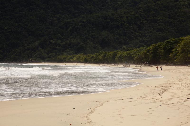 Walk through the white sand of Sono Beach