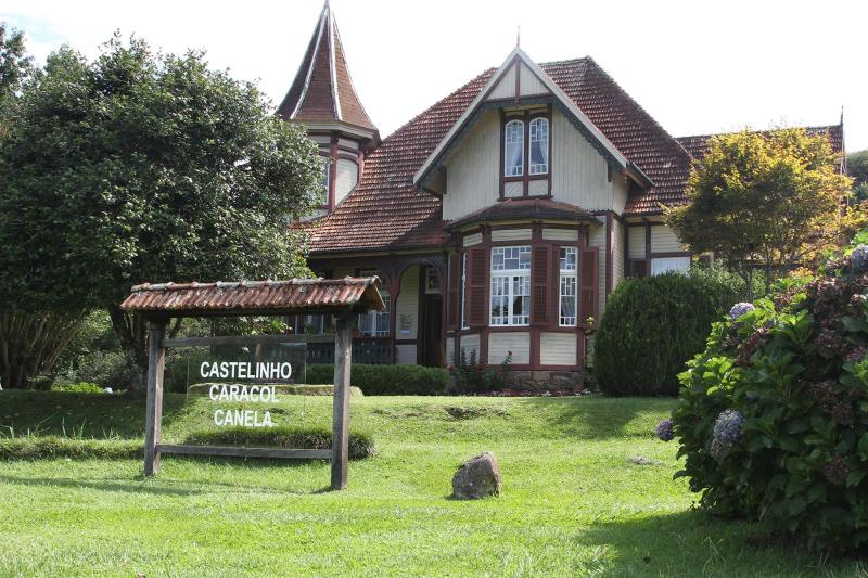 From Gramado: Wineries, Maria Fumaça Train & Italian Epic Park: Full Day