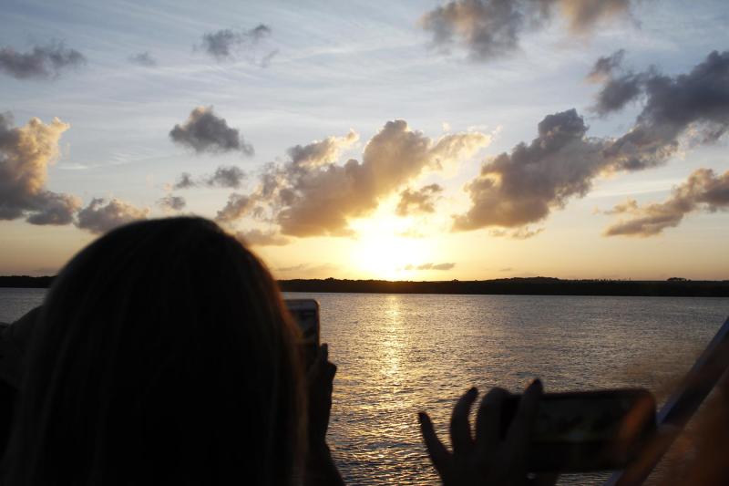 João Pessoa: Jacaré Beach Sunset Tour with Private English Guide
