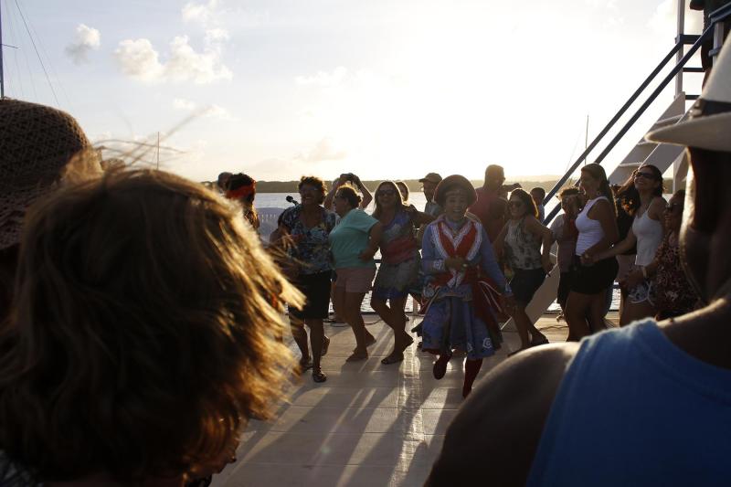 João Pessoa: Jacaré Beach Group Tour with Spanish or Portuguese Guide