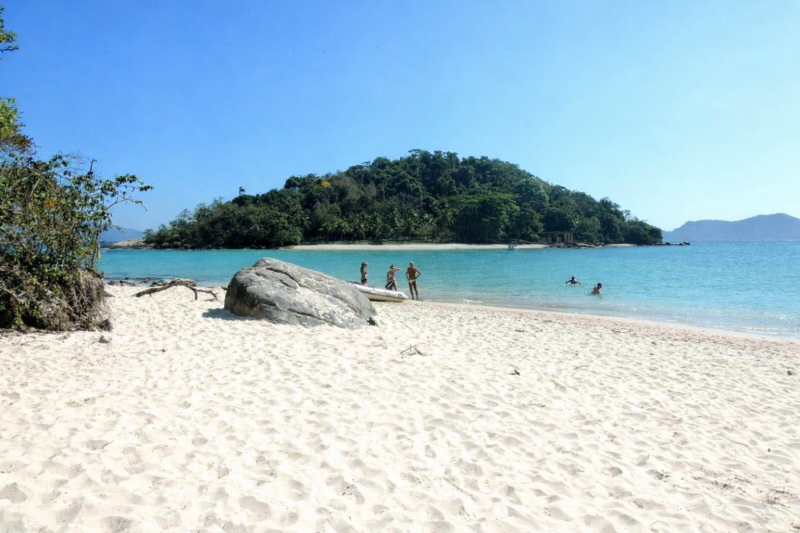 Angra dos Reis: Island-Hopping Speedboat Adventure