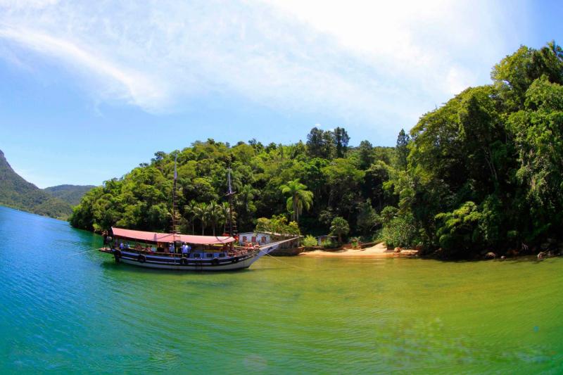 Ilha Grande: Blue Lagoon Schooner Cruise & Beach Stops