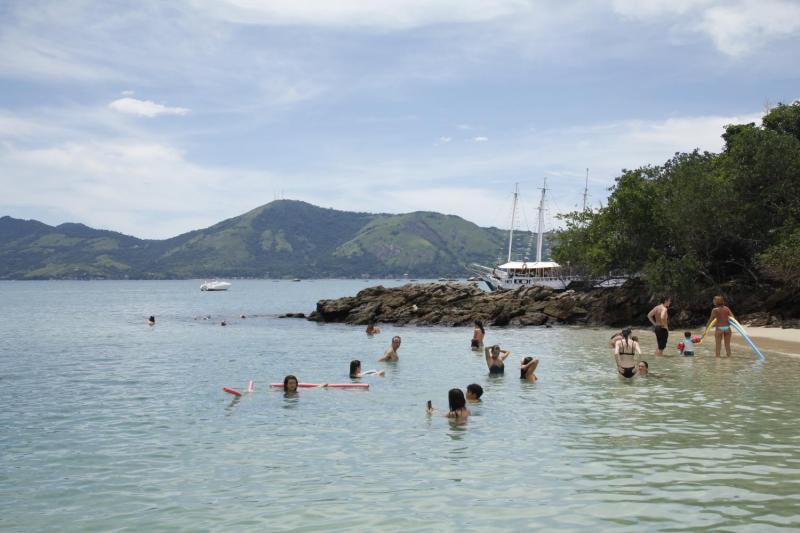 Ilha Grande: Blue Lagoon Schooner Cruise & Beach Stops