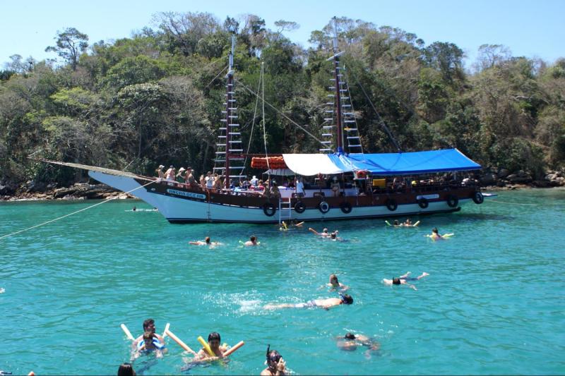 Ilha Grande: Blue Lagoon Schooner Cruise & Beach Stops