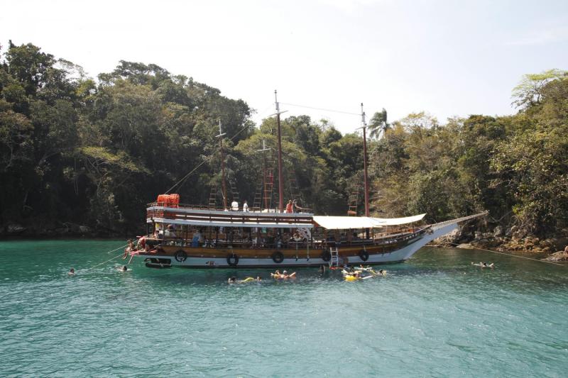 Ilha Grande: Blue Lagoon Schooner Cruise & Beach Stops