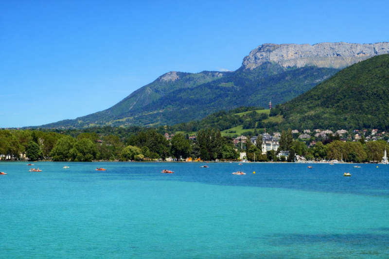From Geneva: Annecy & Geneva City Tours with Lake Geneva Cruise
