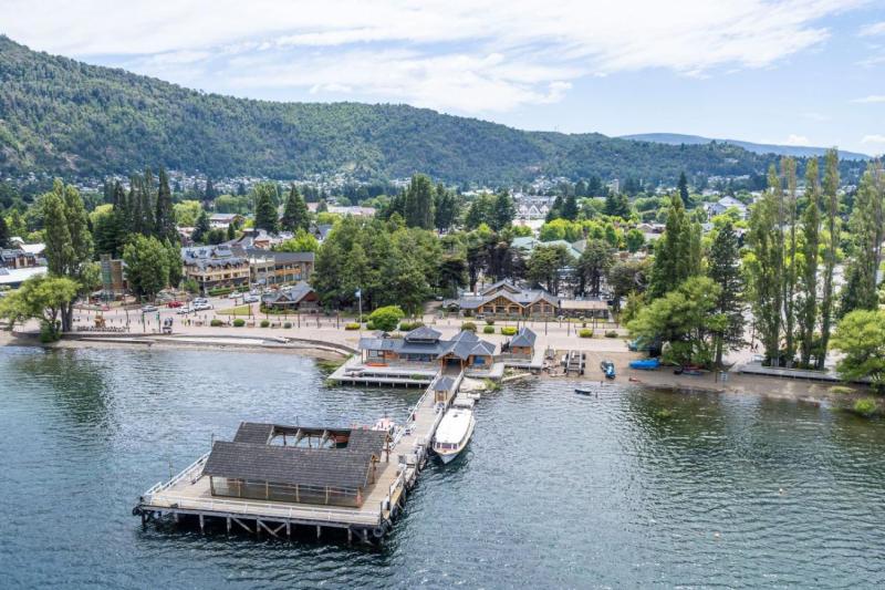 From Bariloche: San Martin de los Andes along the Route of the 7 Lakes with Guide in English