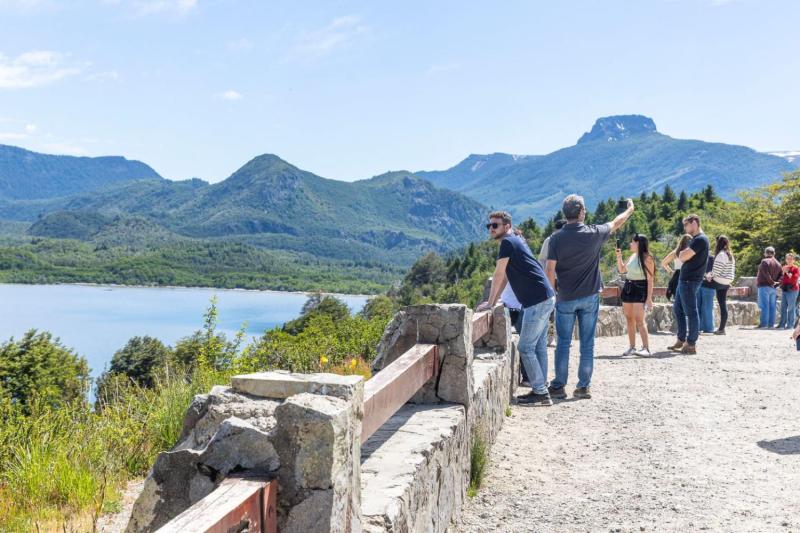 From Bariloche: San Martin de los Andes along the Route of the 7 Lakes with Guide in English