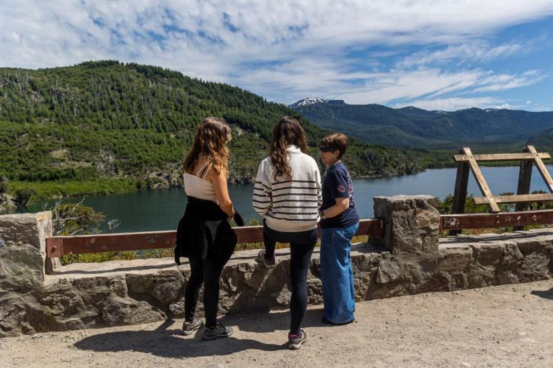 From Bariloche: San Martin de los Andes along the Route of the 7 Lakes with Guide in English