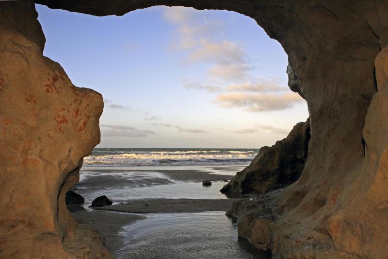 From Fortaleza: Morro Branco Red Cliffs & Colorful Dunes Tour: Full Day