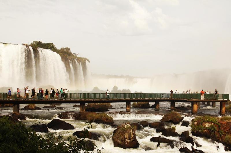 Iguassu Falls: Shared Airport Shuttle Between IGU Airport & Hotels in Foz do Iguaçu or Puerto Iguazu