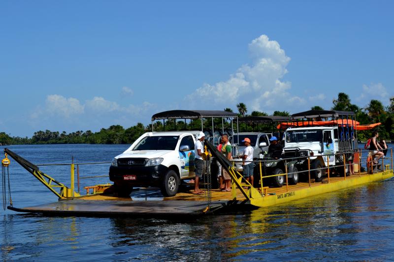 Ferry crossing through Preguiças River