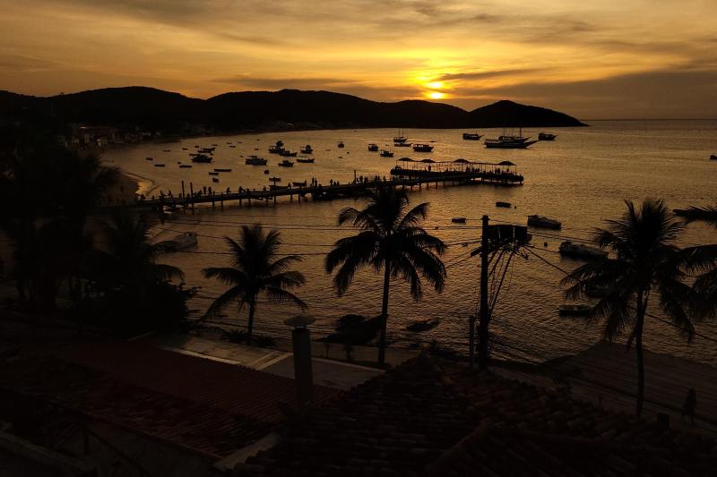 Búzios: Schooner Cruise & Open-Air Trolley Discovery with Lunch